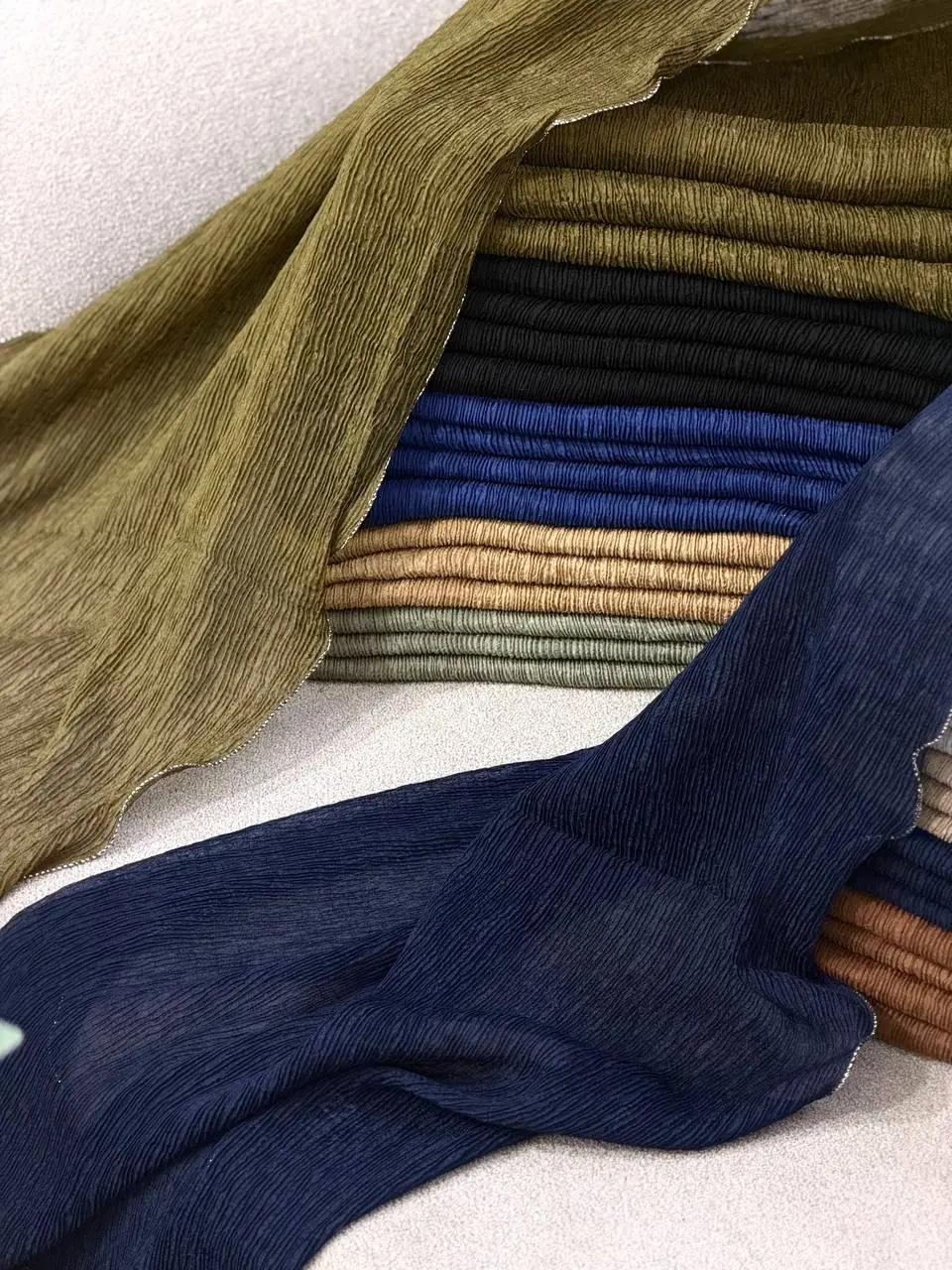 شال حاشیه دار پرنیا